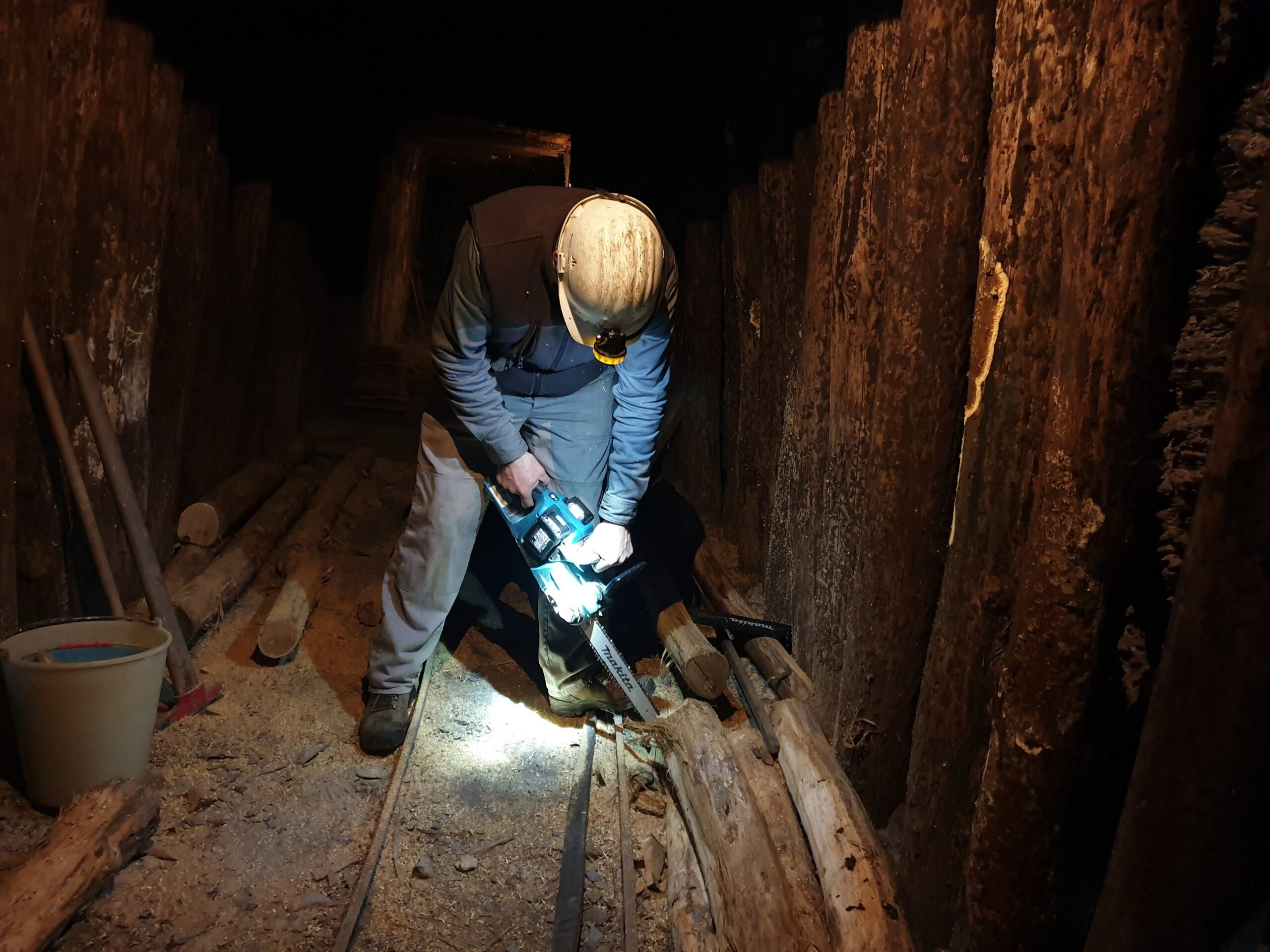 IDRIJA, ANTHONY`S SHAFT; A PNEUMATIC CHAINSAW