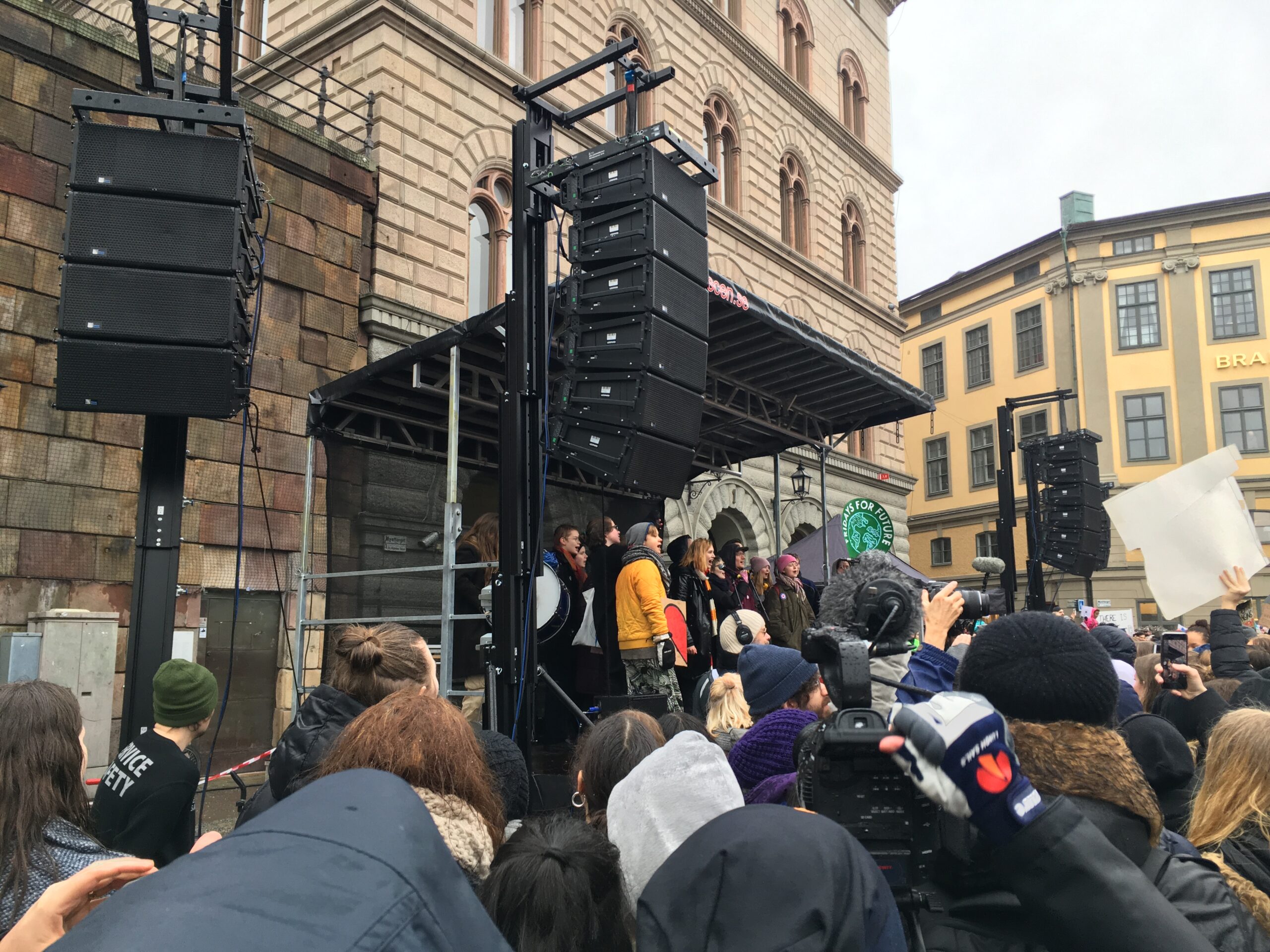 Fridays For Future (Sweden): Choir performing protest songs