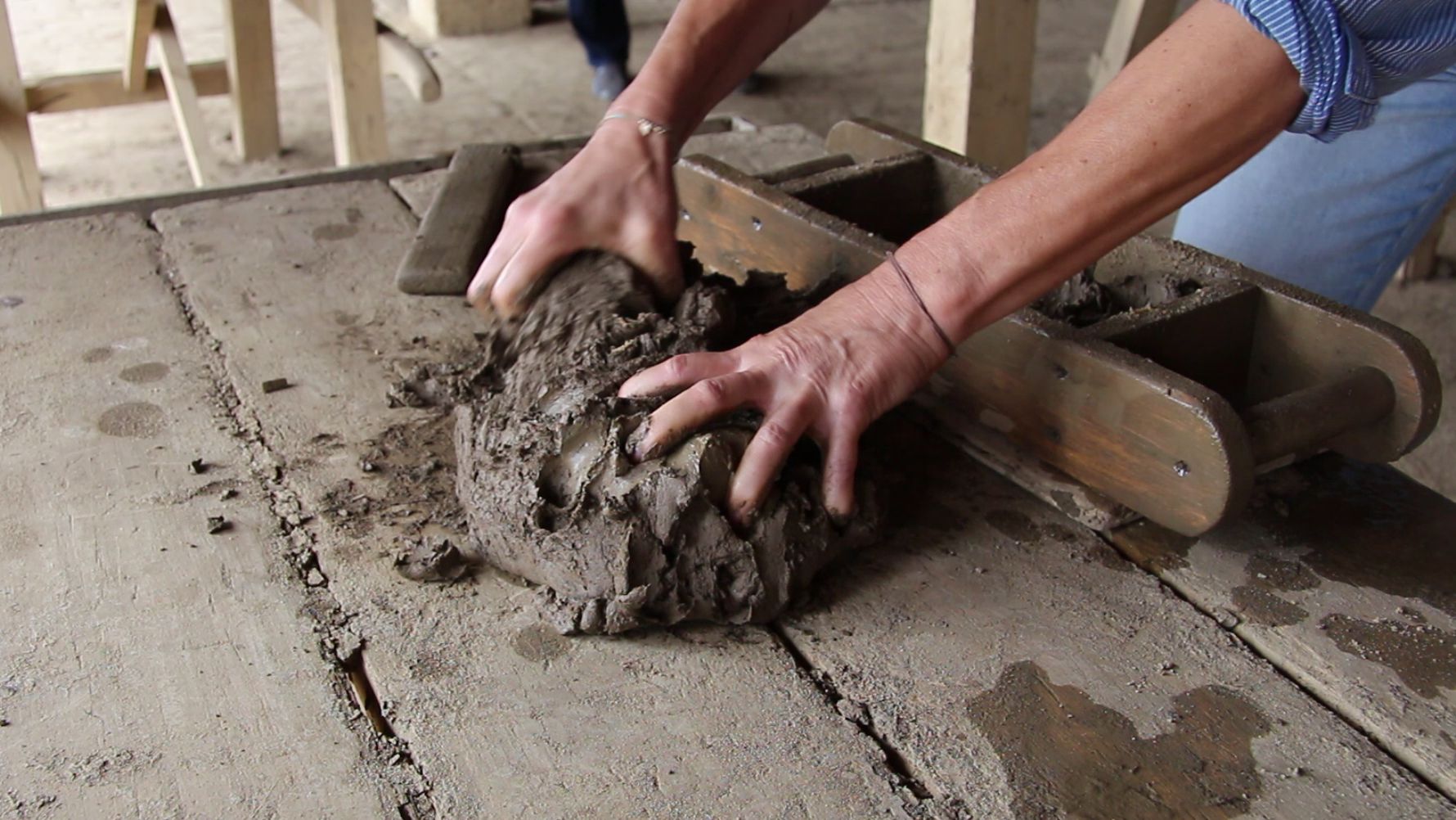 Brick-Production – Hand Moulding