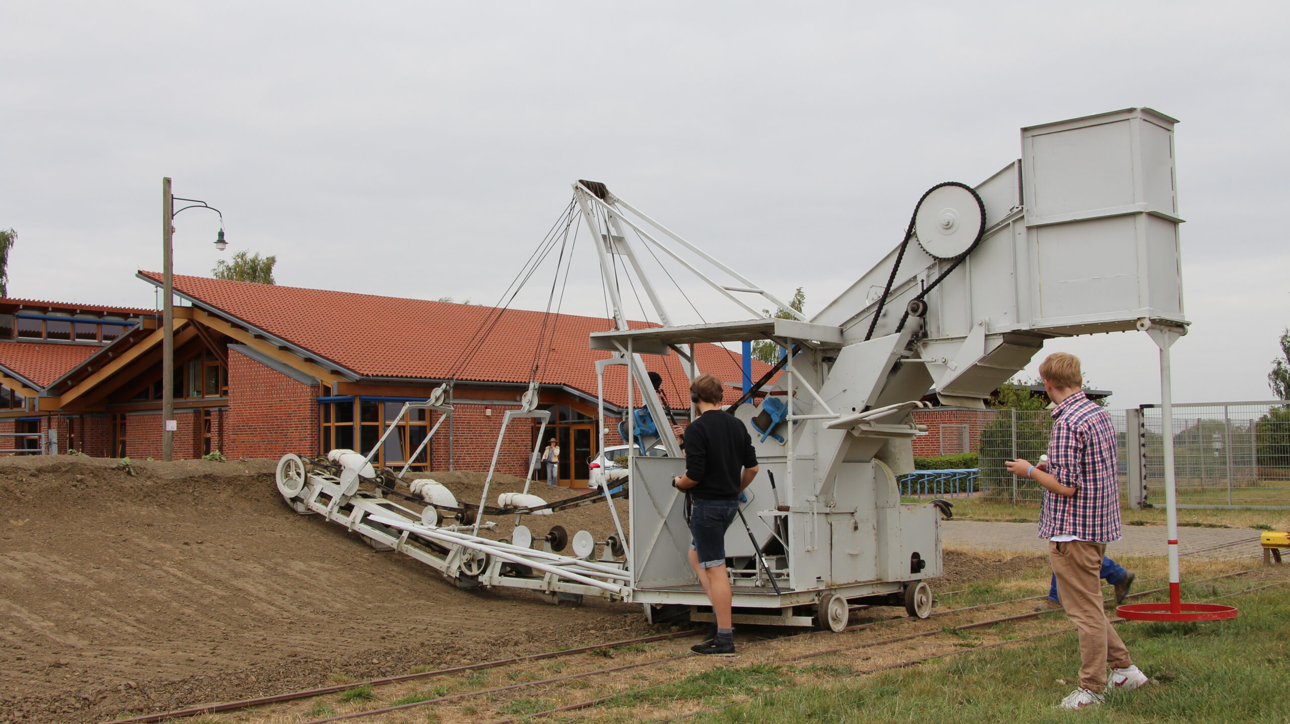 Bucket-Chain Dredger I – Mining