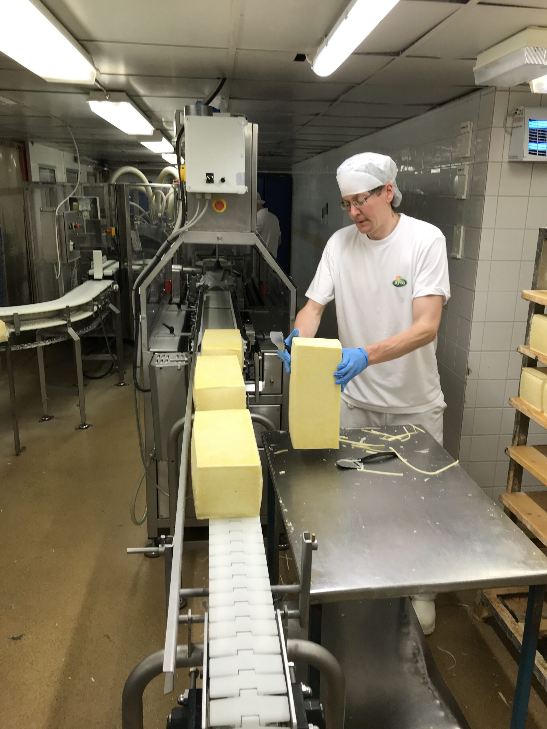Boxholm dairy: Wrapping of the cheese