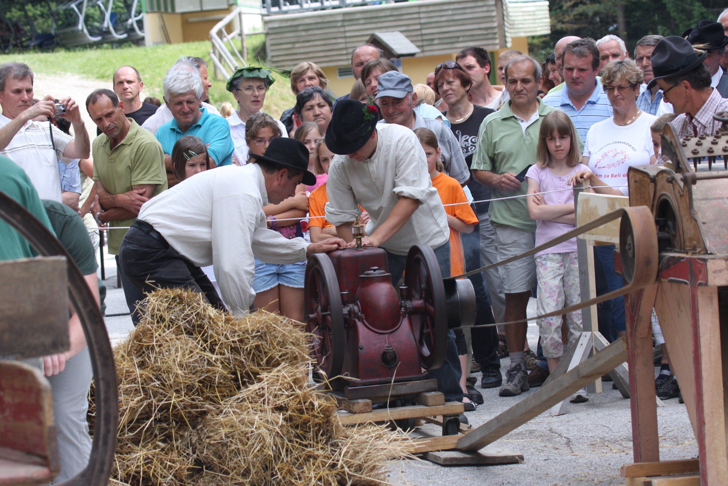 Mothor-powered Past, Hand-Powered Thresher TPS Šentjur