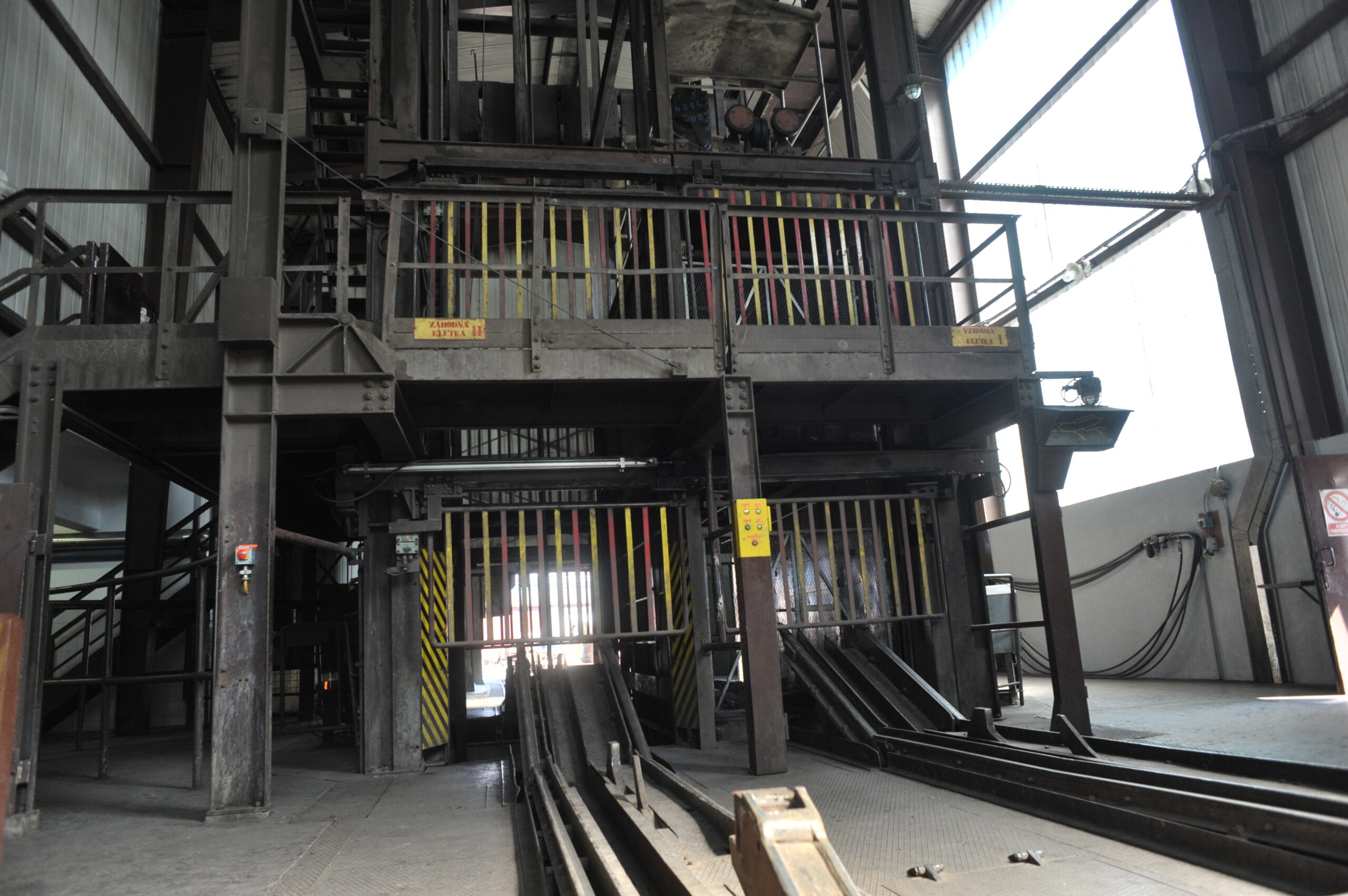 The Velenje Coal Mine, Hoist machine GHH-signal, cage opening and closing, hoist start