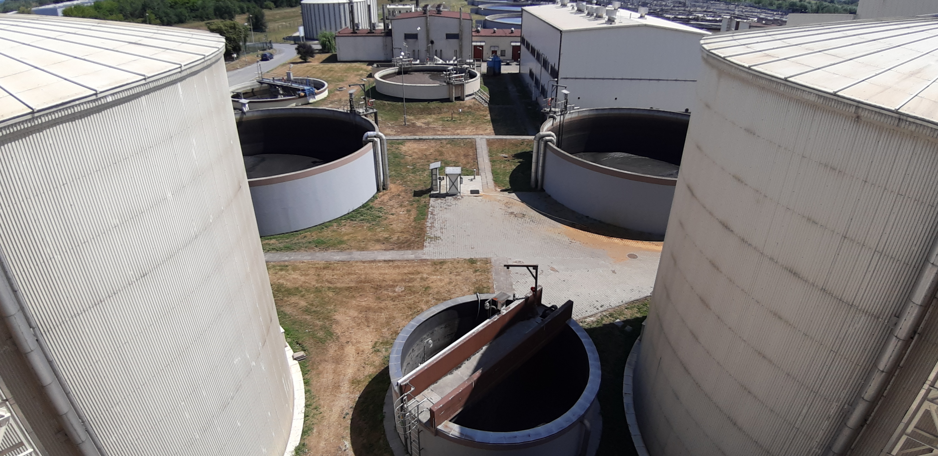 The sewage treatment plant (13) the secondary sludge tank Sounds Of