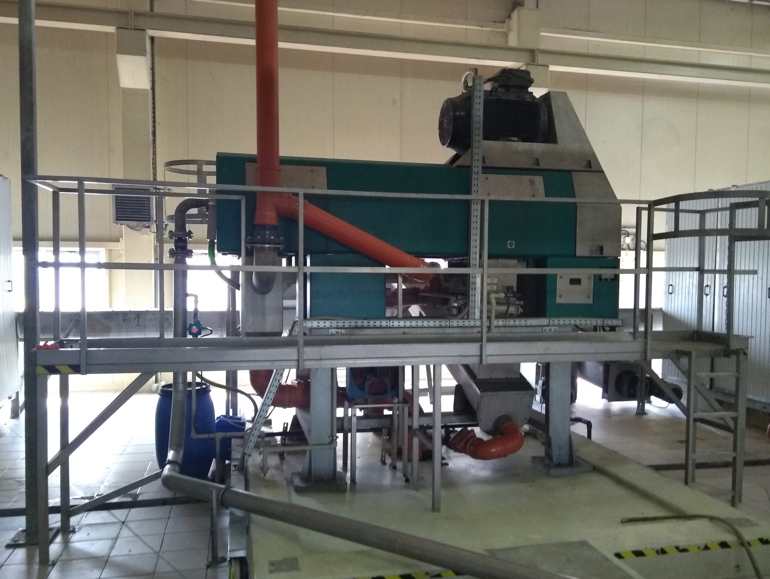 The sewage treatment plant (16): sludge dewatering – the mixer