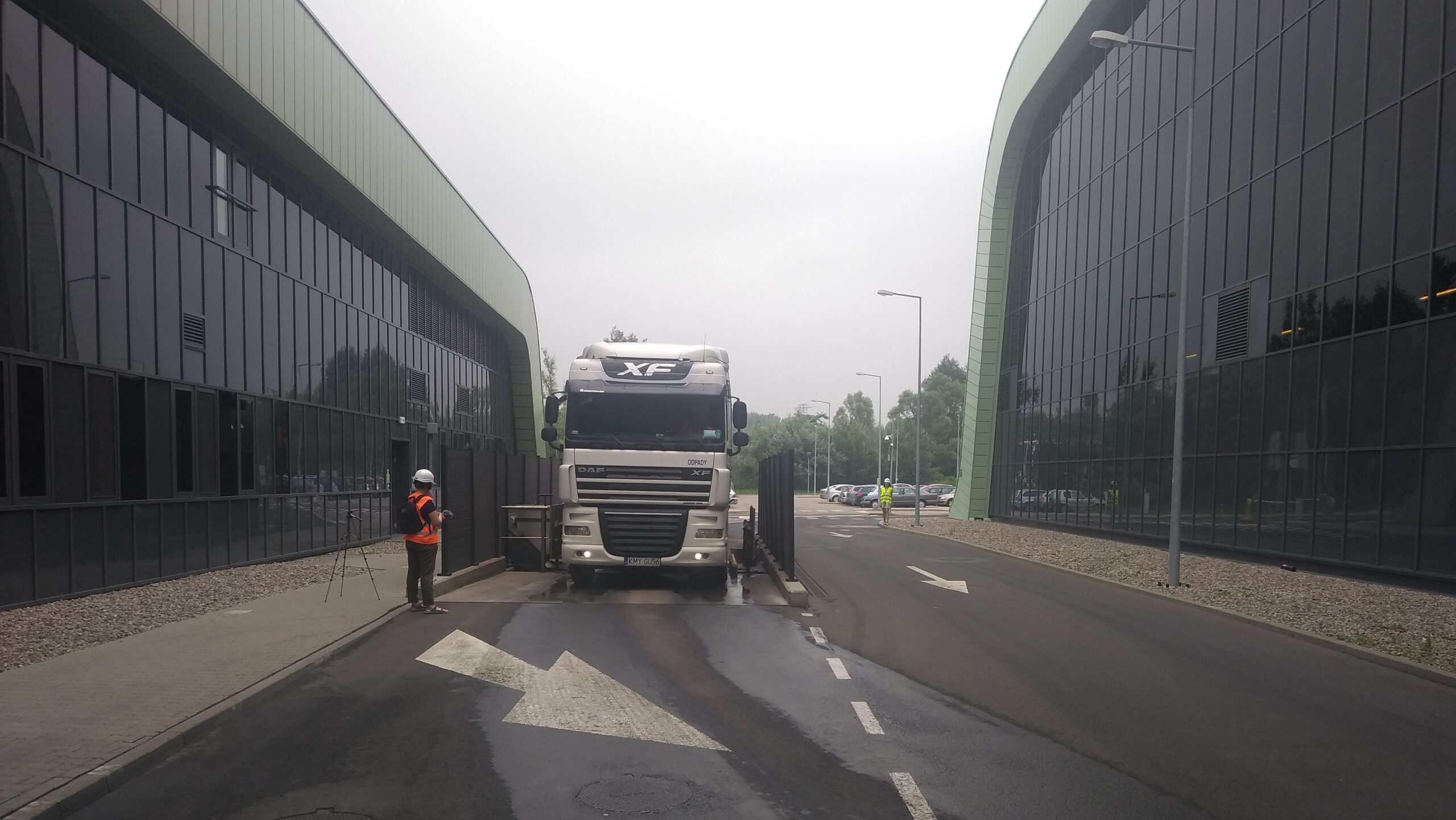 The Thermal Waste Conversion Plant (2): washing garbage truck wheels