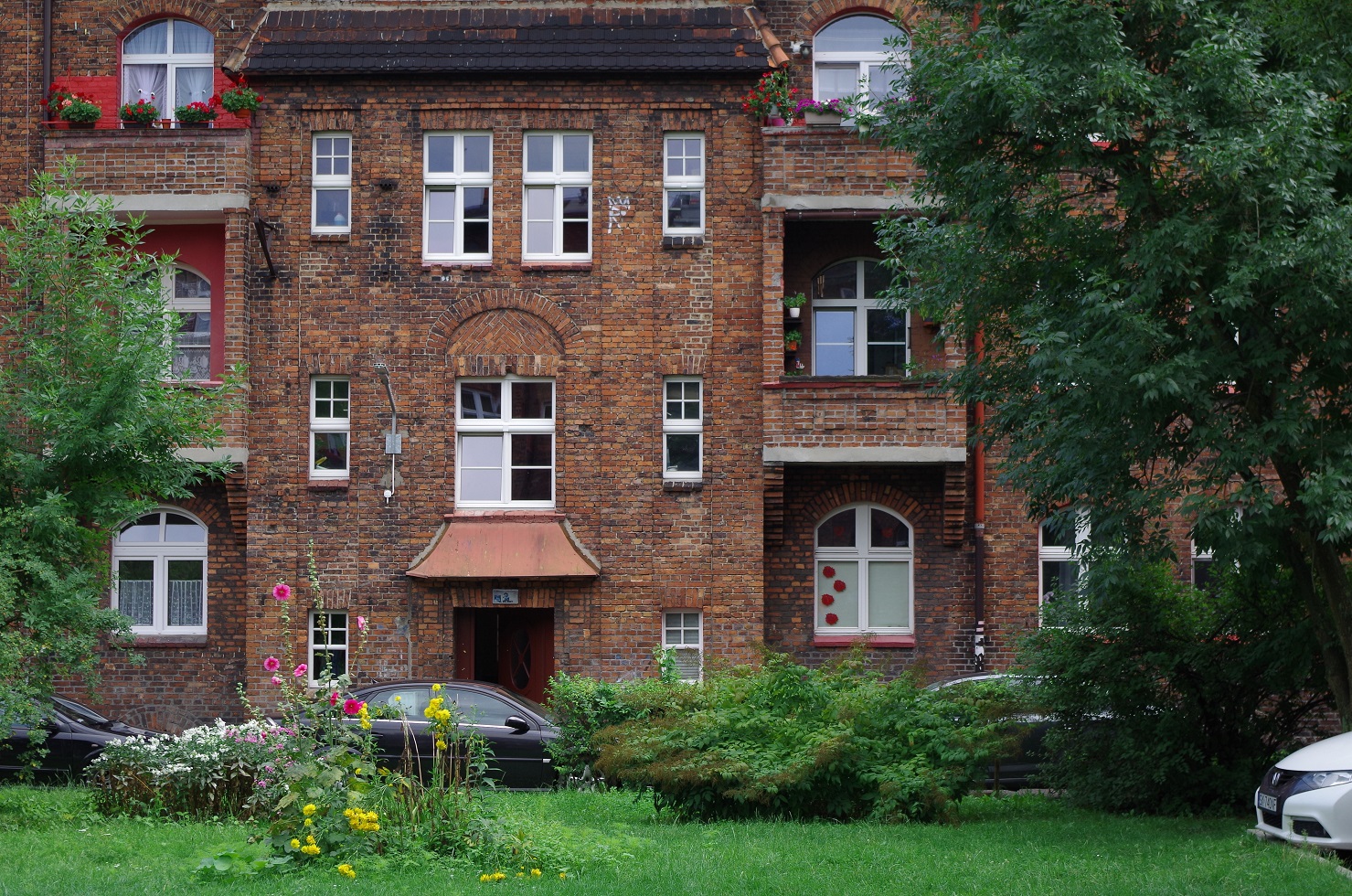 Nikiszowiec Housing Estate – a courtyard, part 2 (binaural)