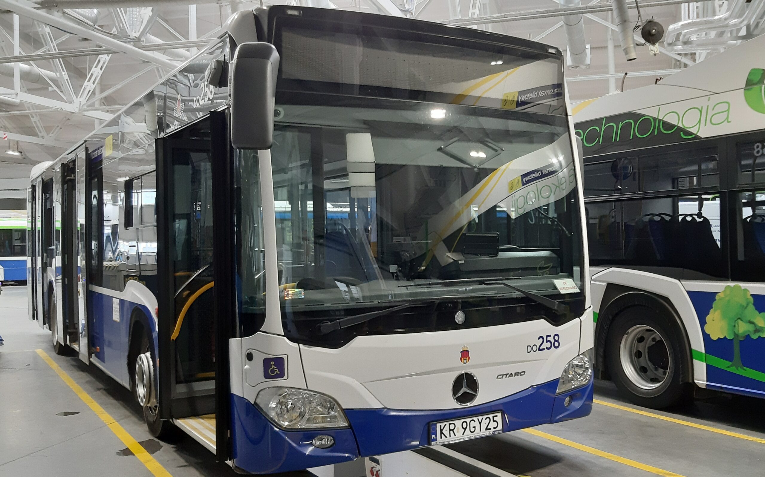 The Mercedes Citaro Solo bus - doors opening and closing
