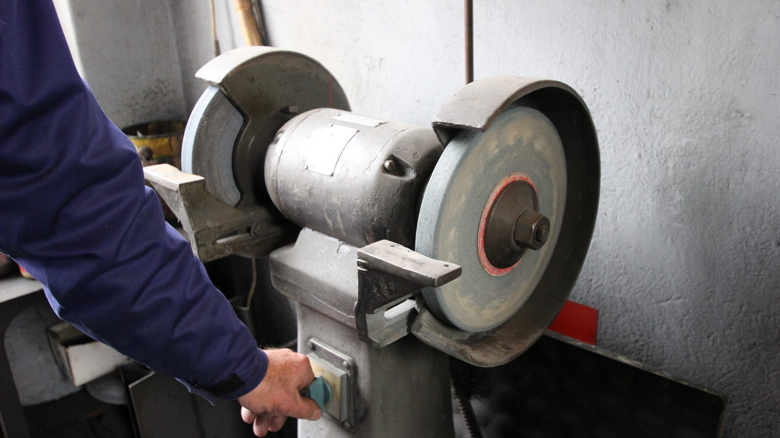 Kunaver`s mechanical metal workshop, Grinder Parosa