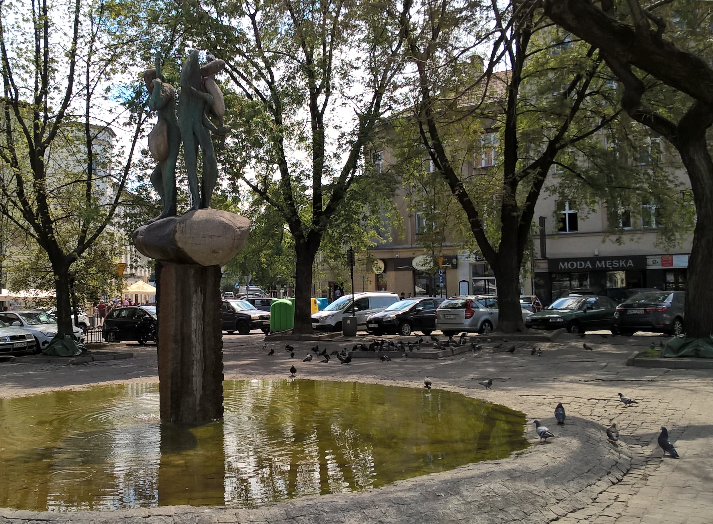 Plac Wolnica - the fountain (stereo)