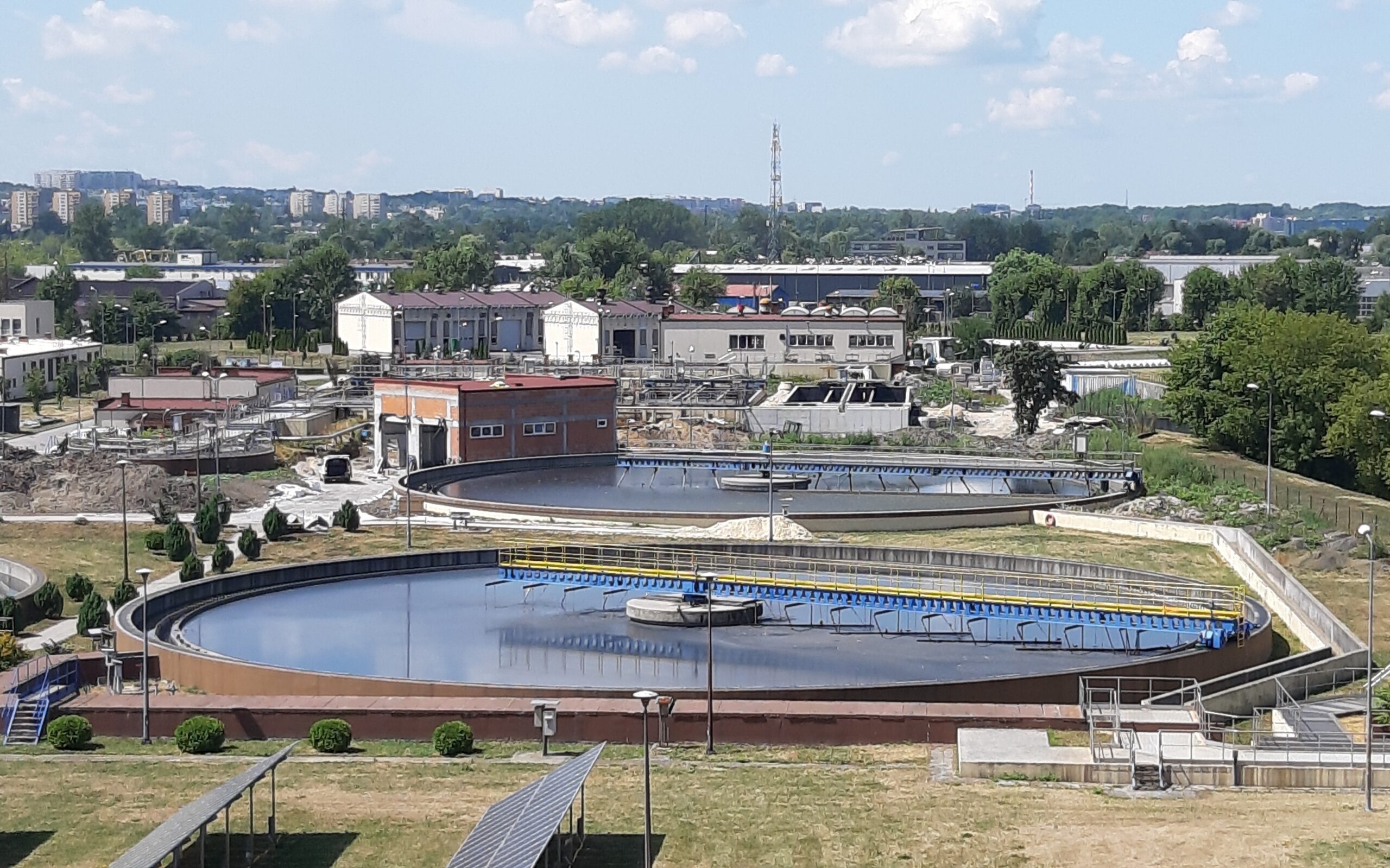The sewage treatment plant (9): primary settling tanks