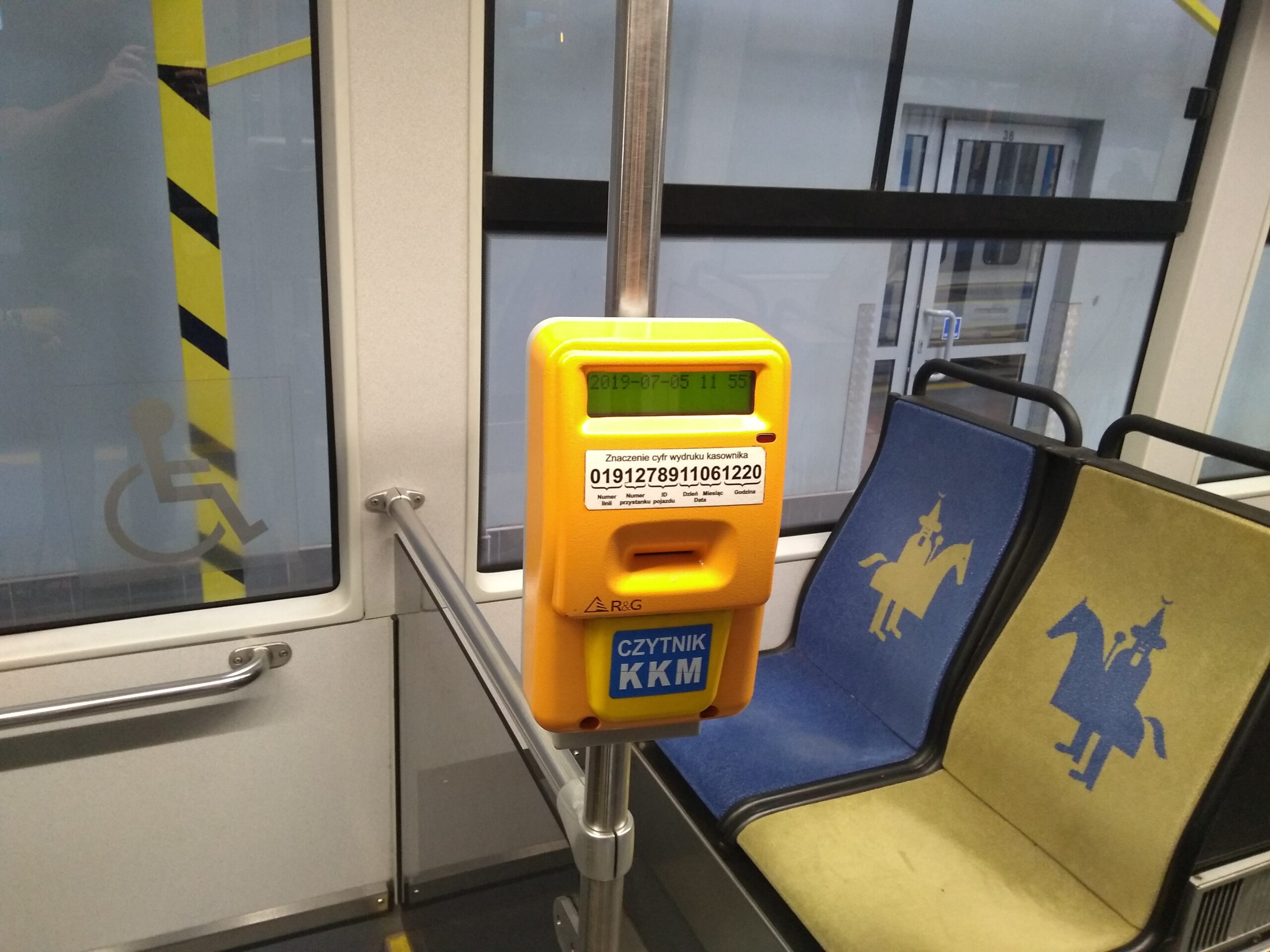 Validation of a ticket in an automatic ticket validator