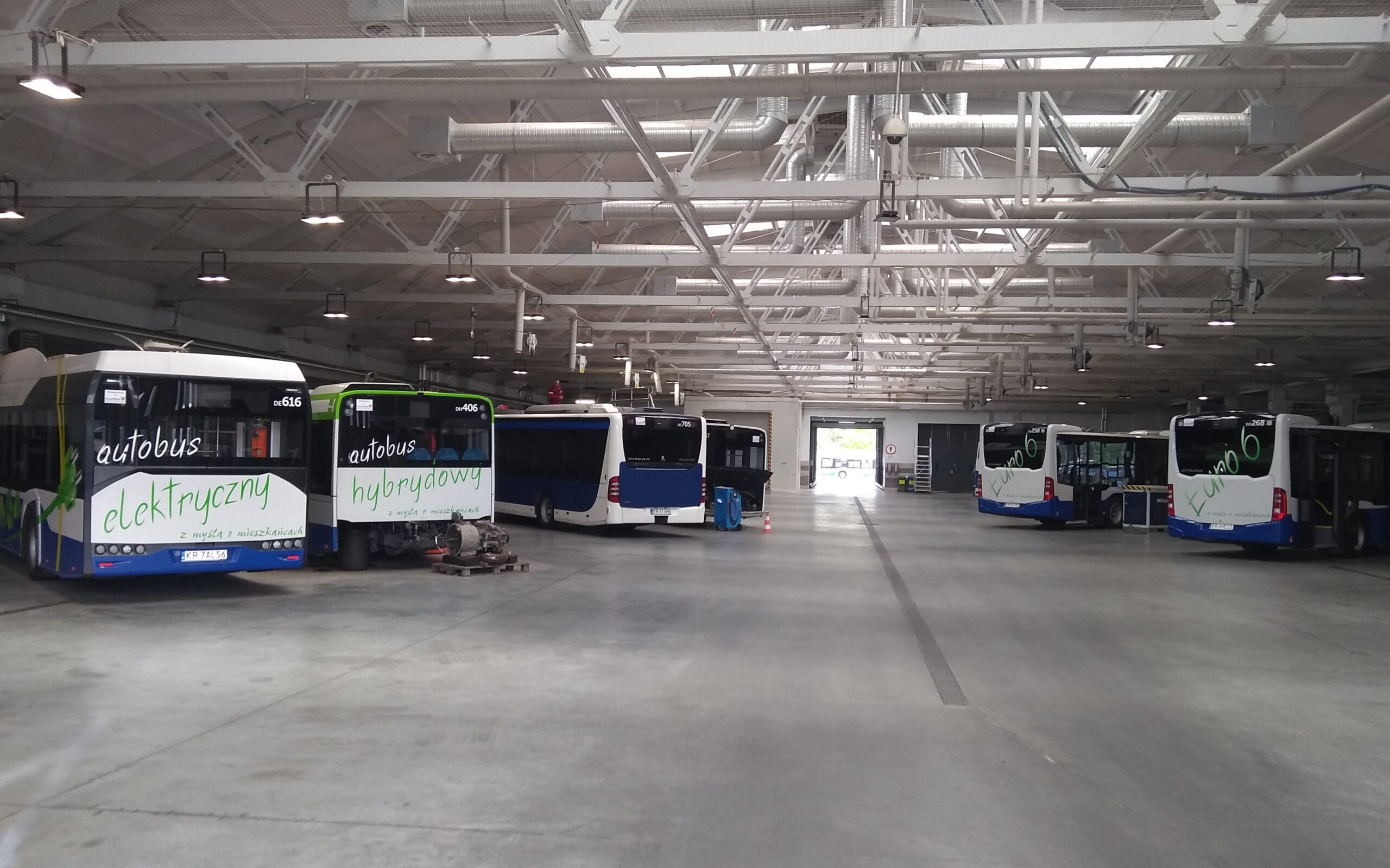 Wola Duchacka bus depot - the soundscape in the main hall