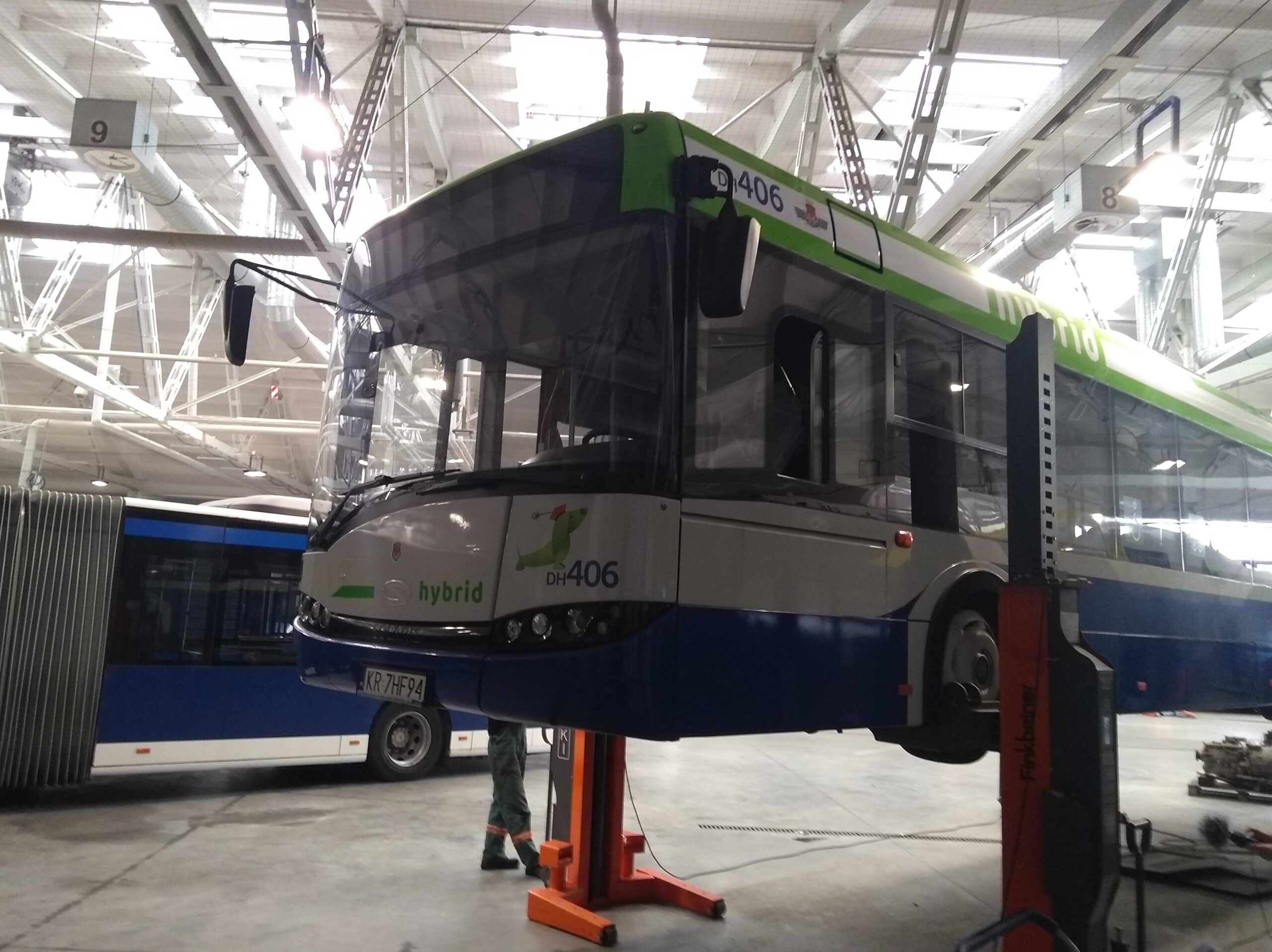 Wola Duchacka bus depot – a rotary lift