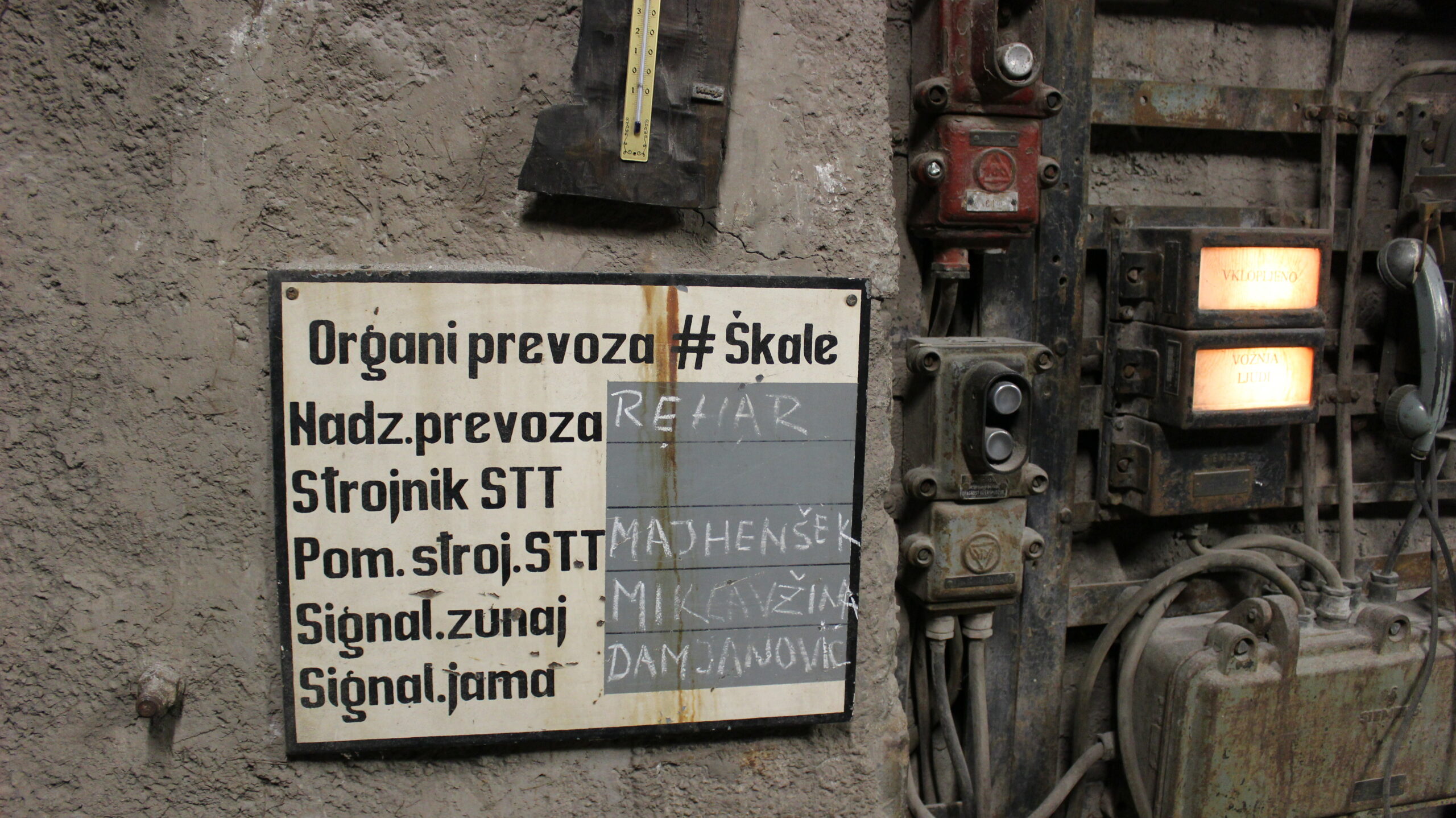 The Coal mining Museum of Slovenia, Signaling methods  - Driving signal- a cage is on a lower level
