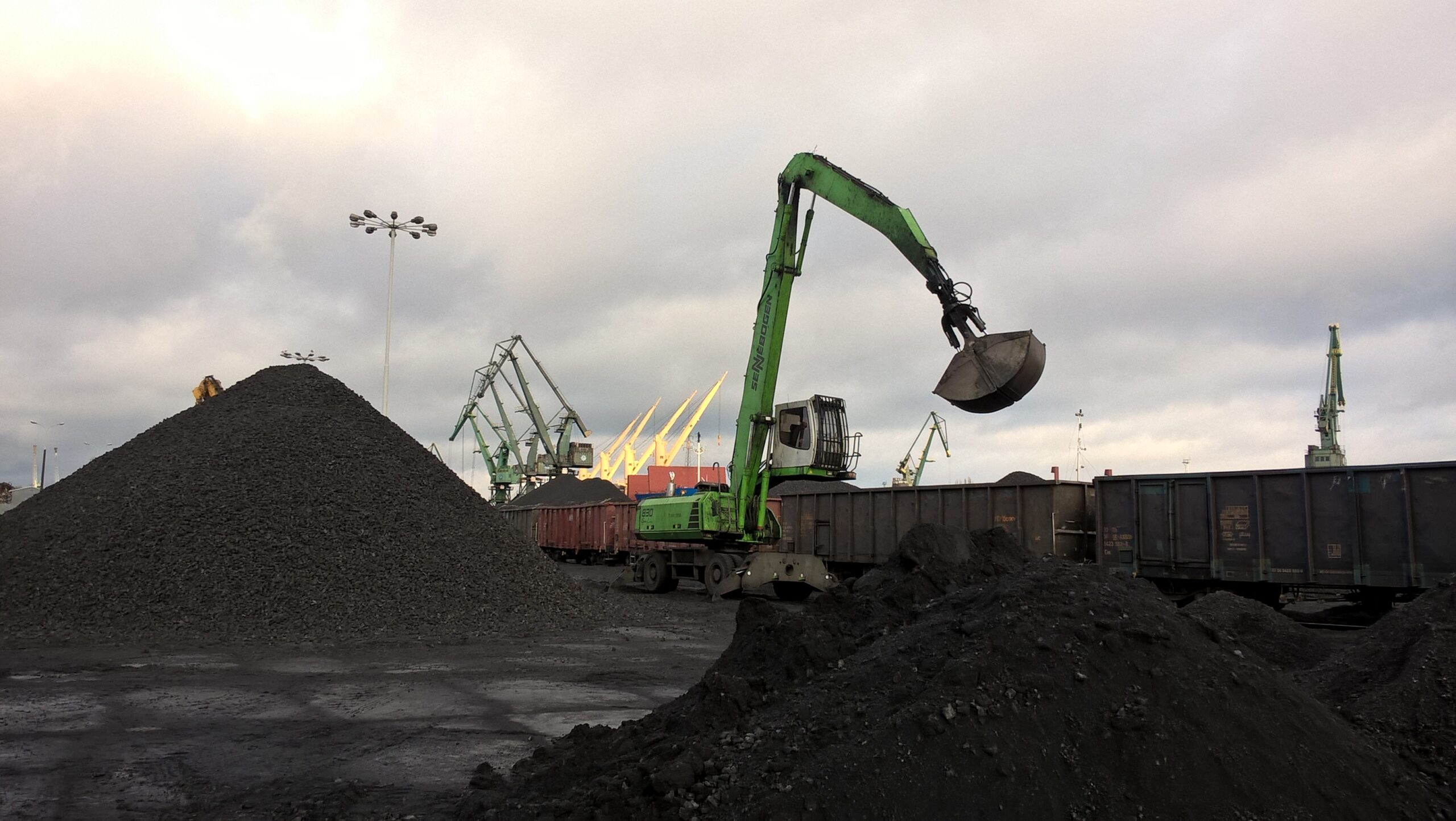 Gdansk Port - unloading coal from wagons