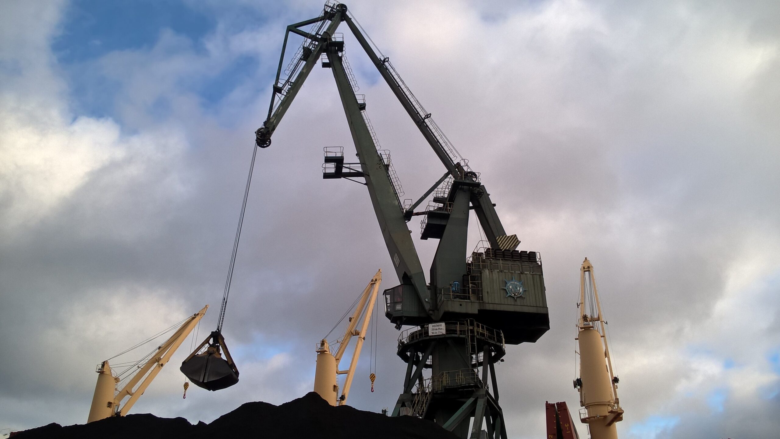 Gdansk Port - transhipment of coal from a ship