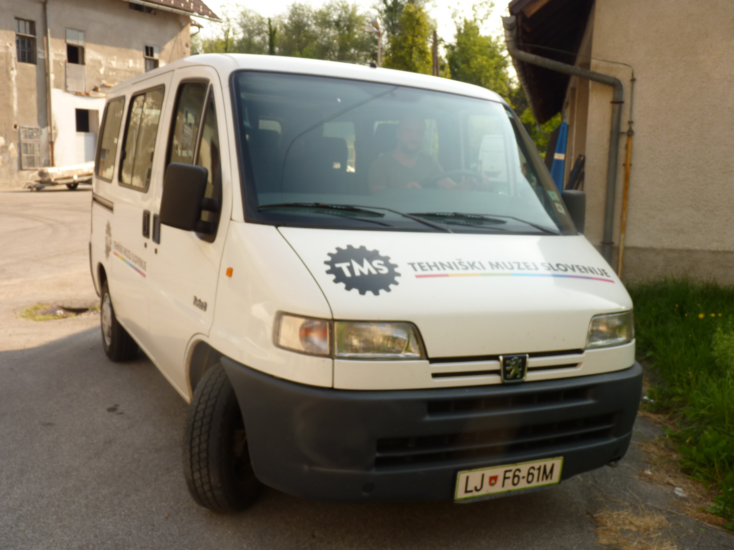 VAN PEUGEOT BOXER TURBO DIESEL - engine starting