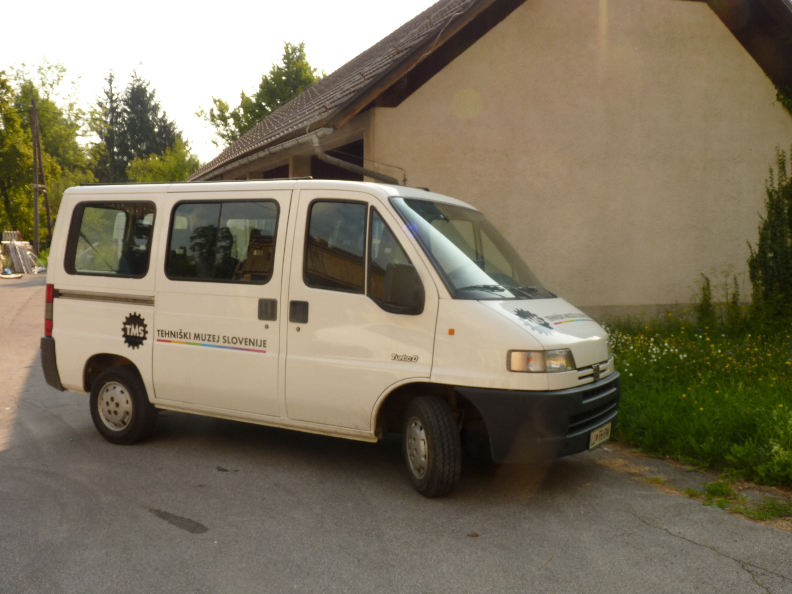 VAN PEUGEOT BOXER TURBO DIESEL - engine running