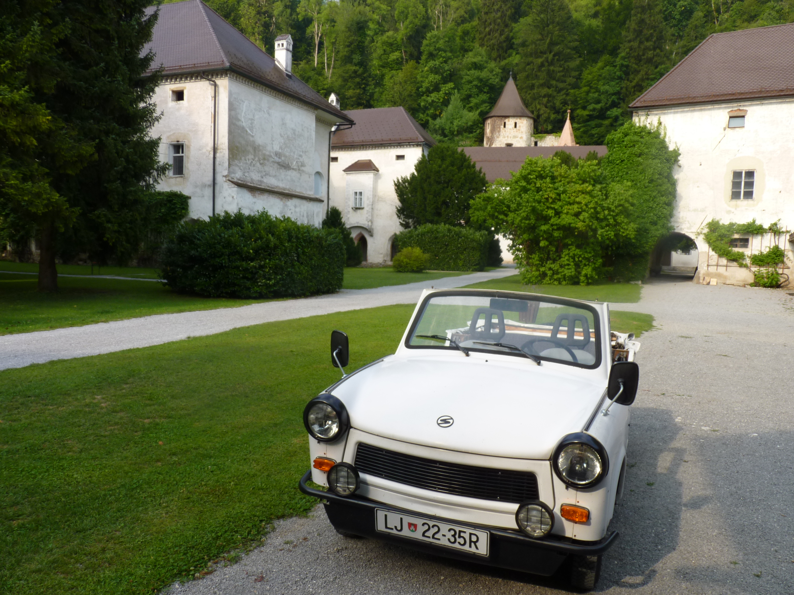 TRABANT 601 - TRAMP – engine running
