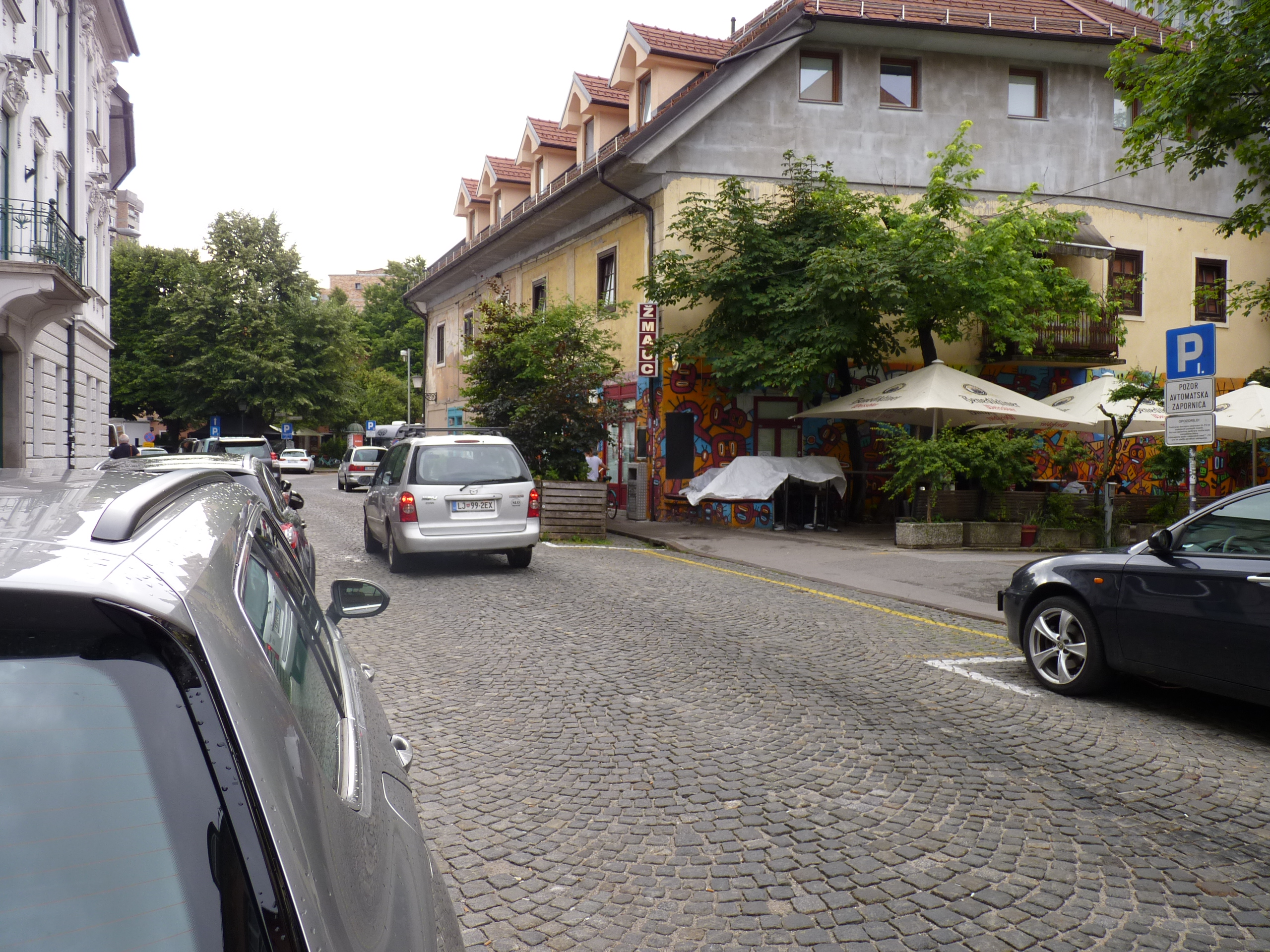 Traffic on a cobbled street - soundscape