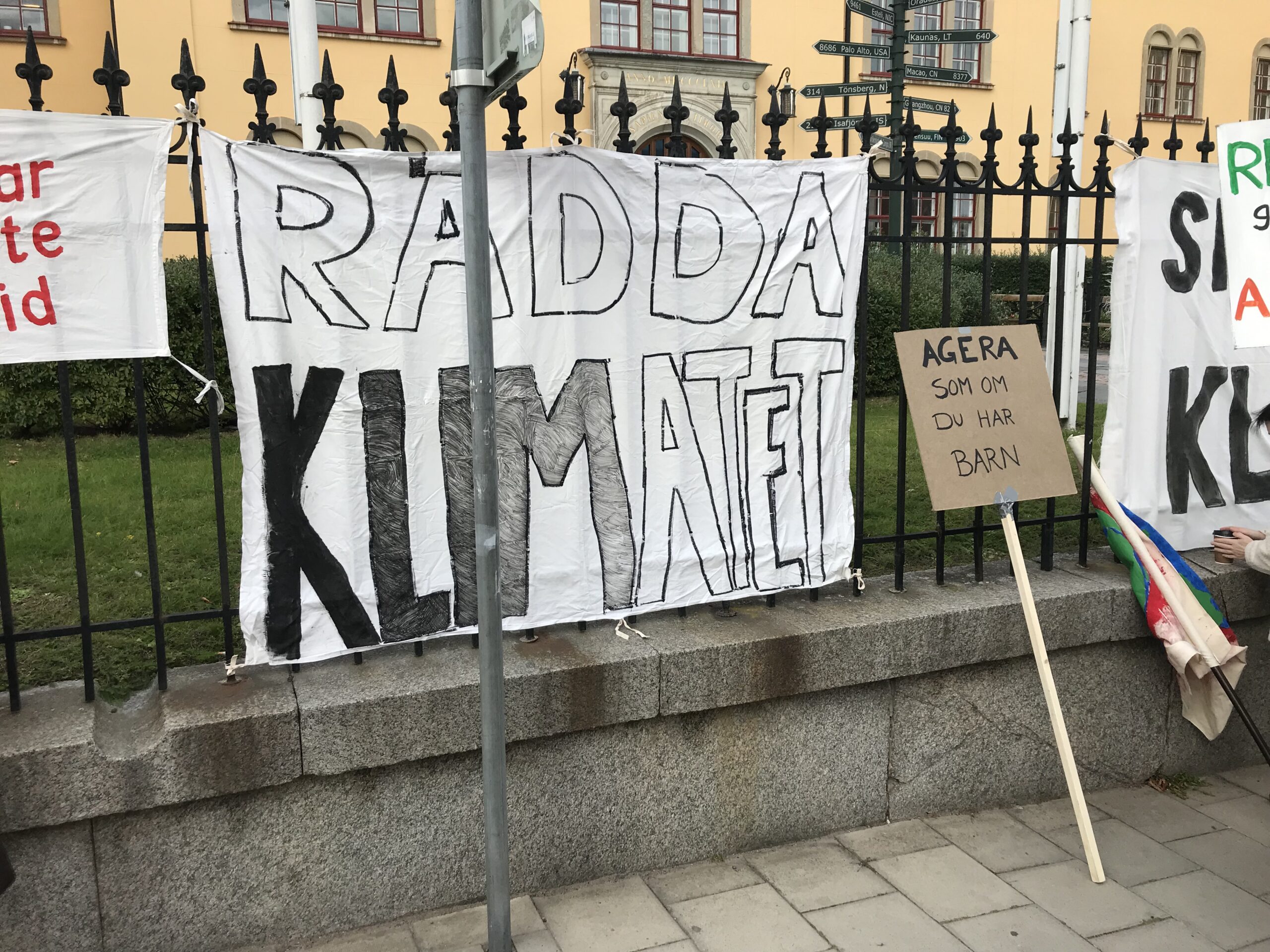 Global strike for future Linköping: outside Stadshuset