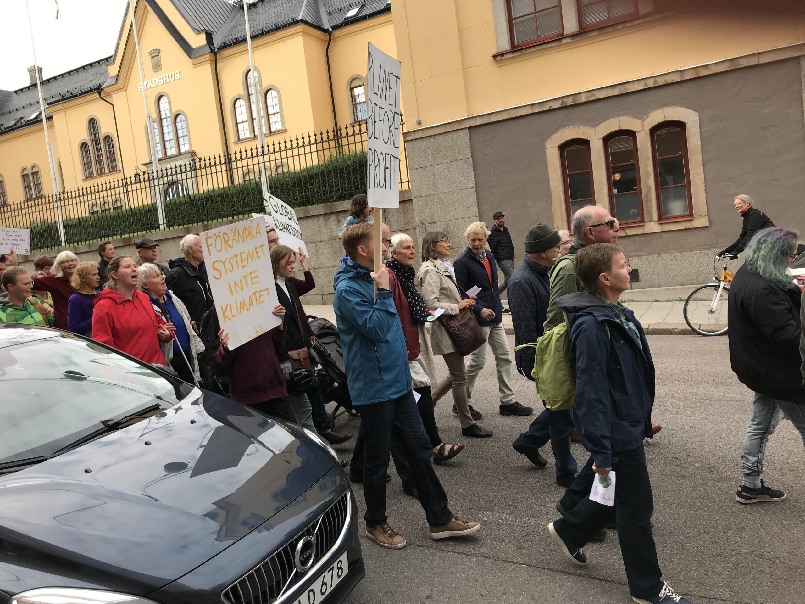 Global strike for future Linköping: Song and slogans