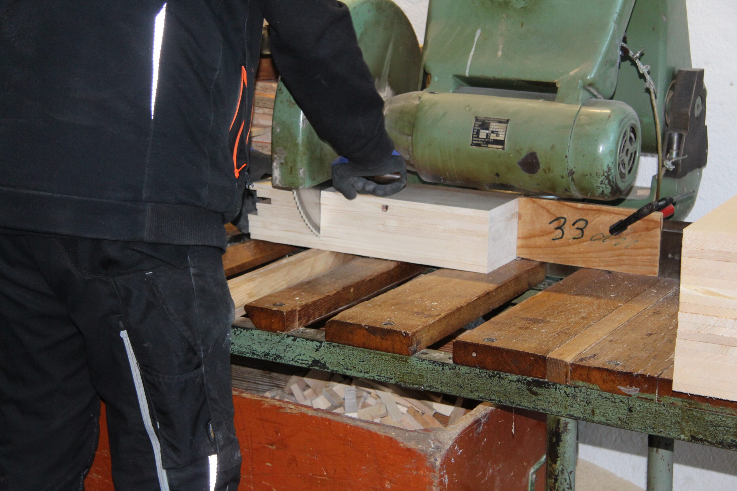 Pendulum Saw (Wooden Box)