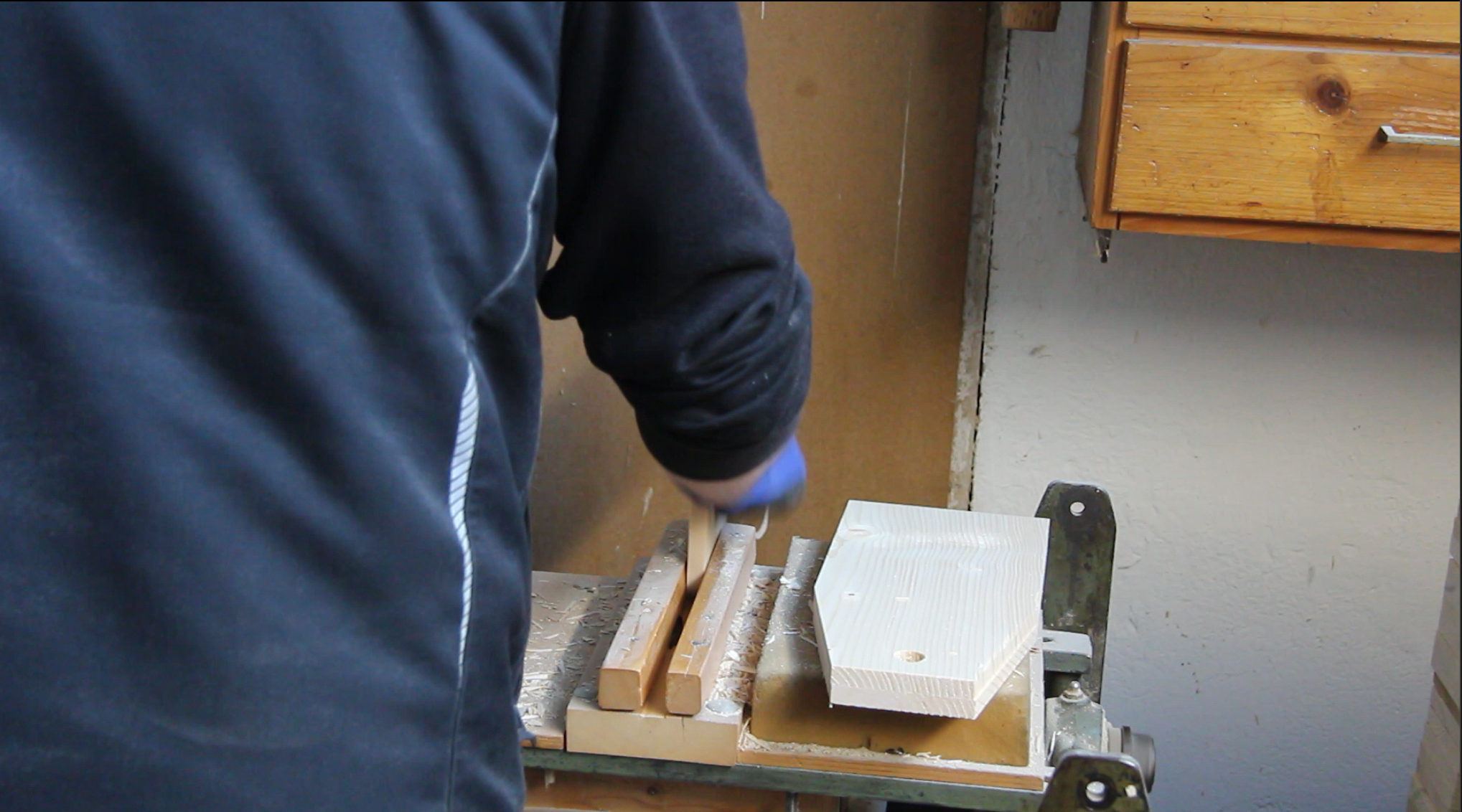 Milling Machine - smoothing edges (Wooden Box)